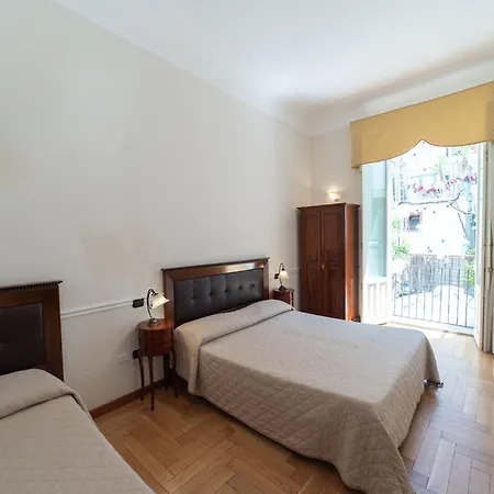 Acropoli Nocleg ze śniadaniem 3*