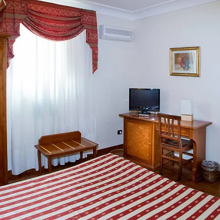 住宿加早餐酒店 Acropoli 3*